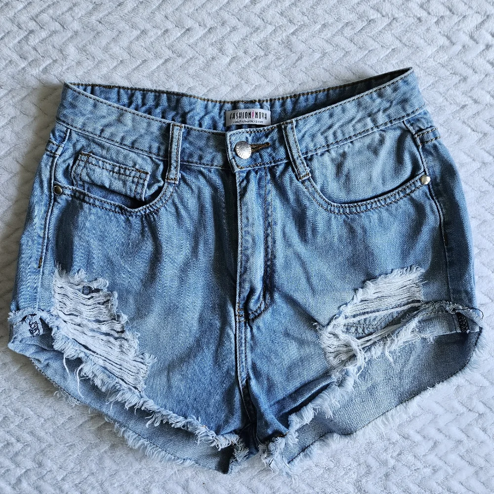 Fashion Nova Hi-Rise Cut-Off Denim Shorts Size Medium (28) - Picture 2 of 12